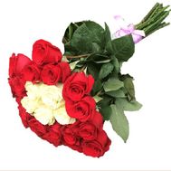 Букет із 11 червоних імпортних троянд