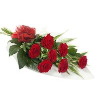 Букет квітів із 7 червоних троянд
