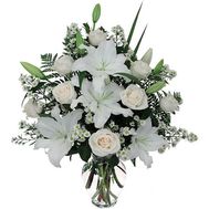 Букет квітів із 8 троянд і 1 лілії