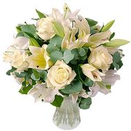 Букет квітів із 10 троянд і 5 лілій