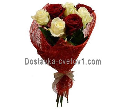 Букет квітів із 7 червоних і білих троянд