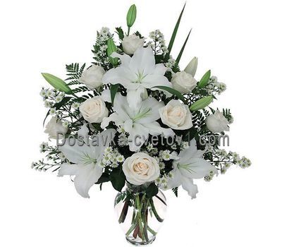 Букет квітів із 8 троянд і 1 лілії