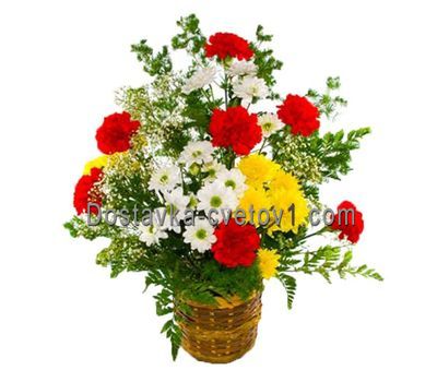 Кошик з 7 гвоздик і 4 хризантем