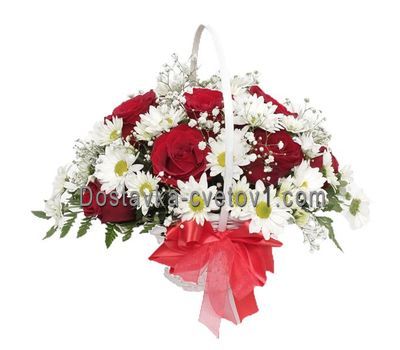 Кошик з 7 троянд і 4 хризантем