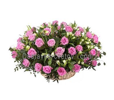 Корзина из 31 розы и 14 альстромерий