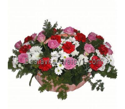 Корзина из 13 роз, 11 гвоздик и 7 хризантем